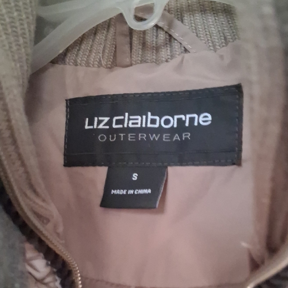 Liz Claiborne Quilted Beige Vest with Charcoal Details - Picture 2 of 3